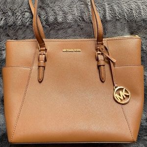Michael Kors Jet Set Tote
